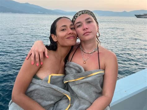 florence pugh bikini|Florence Pugh Stuns in Black Bikini After Slamming。